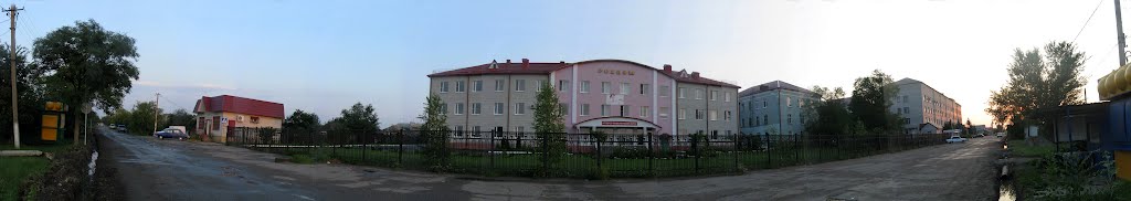 Панорама. Курсавка. Справа налево: поликлиника, больница, роддом.