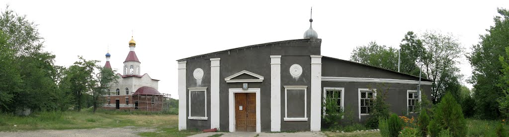 Панорама. Курсавка. Бывшый кинотеатр "Родина" - церковь и новая церковь.