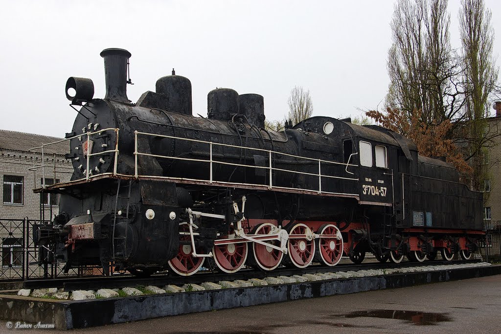 Steam locomotive Eu704-57 on train station Mineralnye Vody