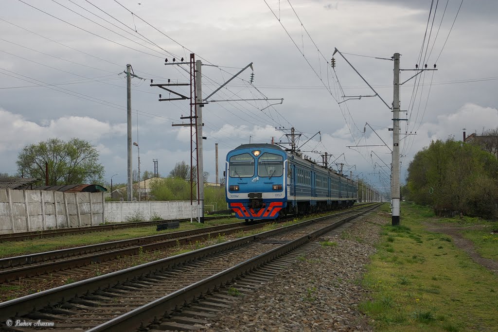 EMU-train ED9M-0157 in city Mineralnie Vody