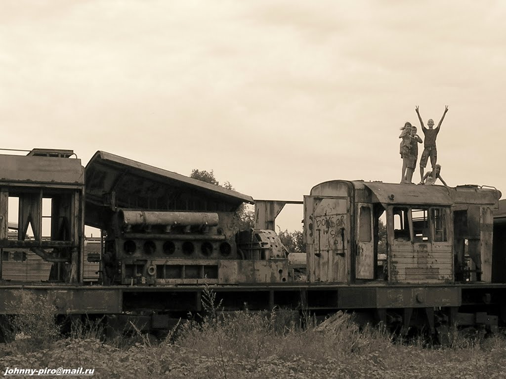 Дети и старый дизель.Children both old disel.