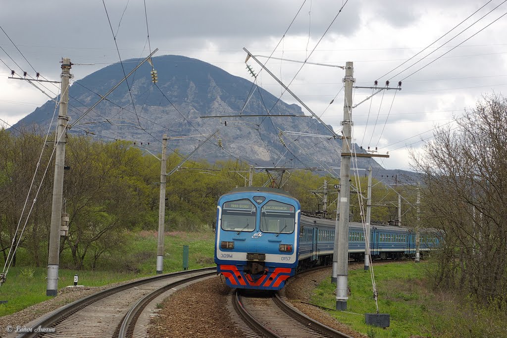 EMU-train ED9M-0157 and mountain Zmeika