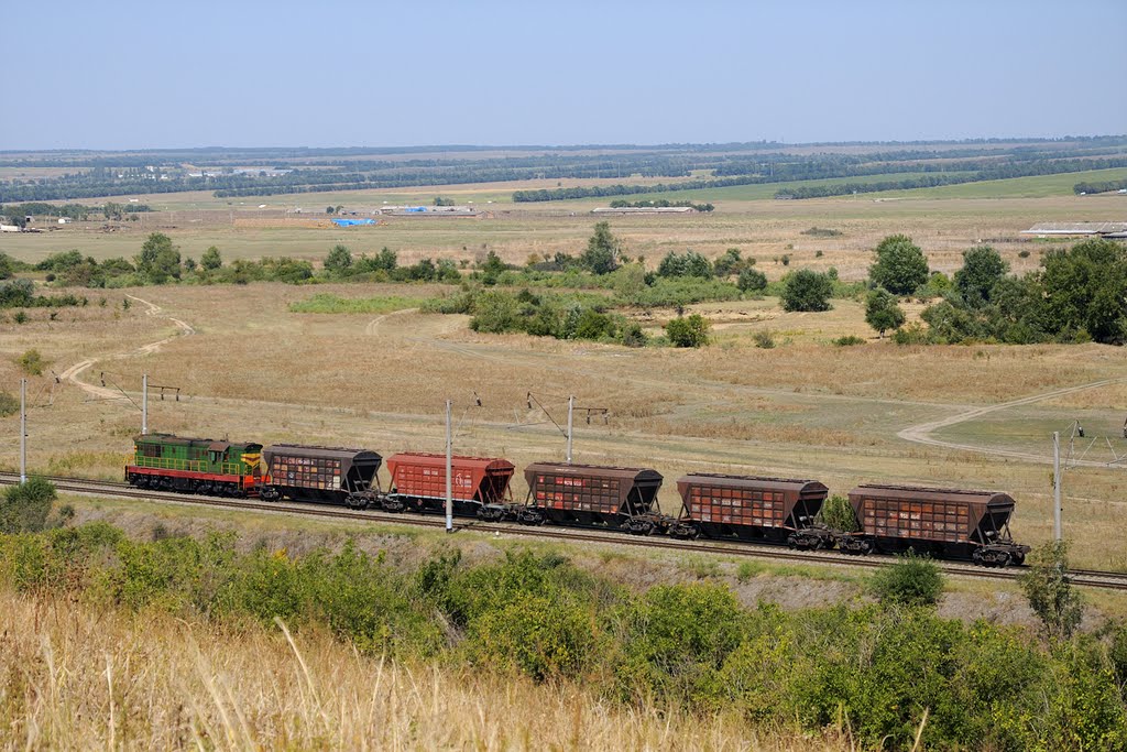 Freight train against the background of the Kuma river valley/ Поезд на фоне долины р. Кума, 31/08/2010