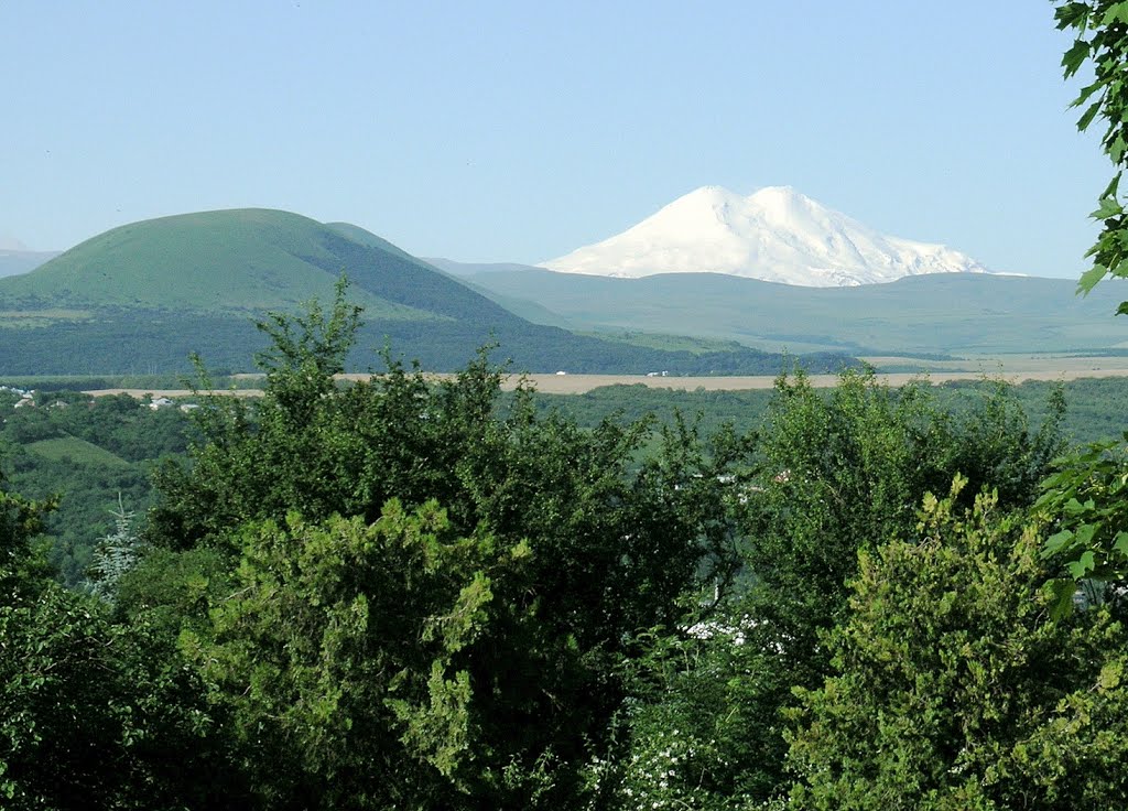 Вид Эльбруса из Пятигорска / View of Elbrus from Pyatigorsk