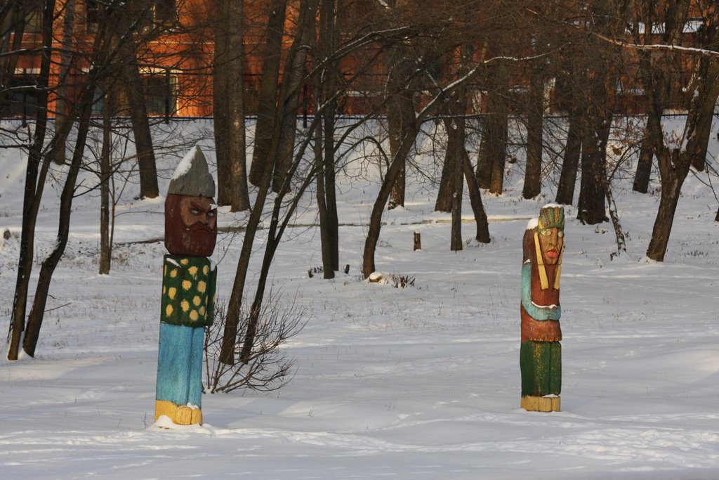 резные фигуры в парке