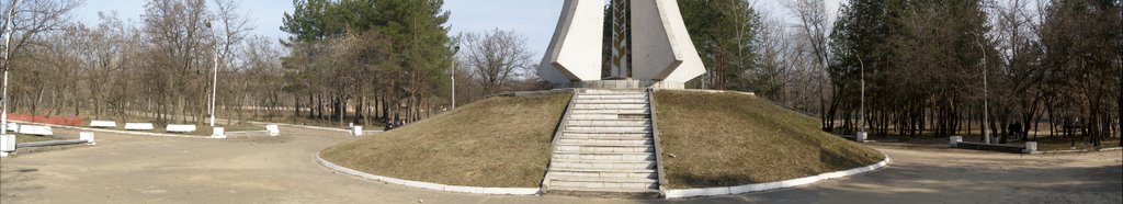 Памятник. Панорама. 30.03.2008