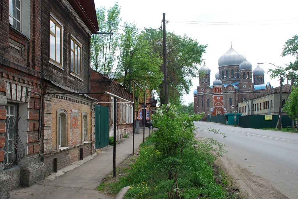 Козлов. Вид улицы Герасимова и Боголюбской церкви