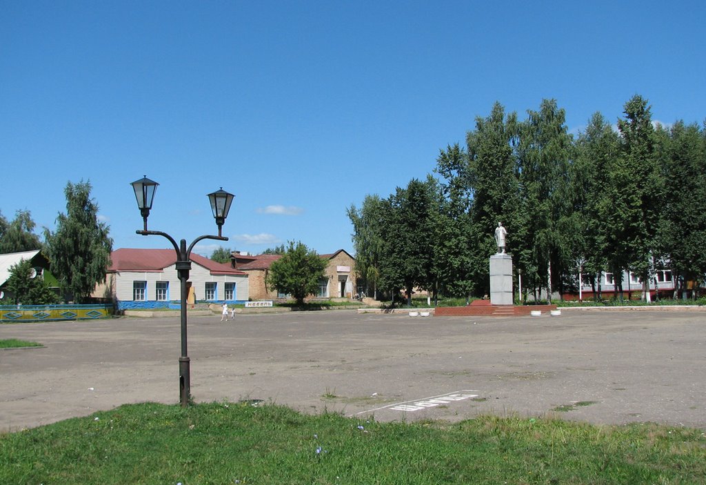 PICHAYEVO, central square. ПИЧАЕВО, центральная площадь.