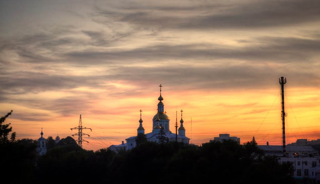 Вид на храм на закате