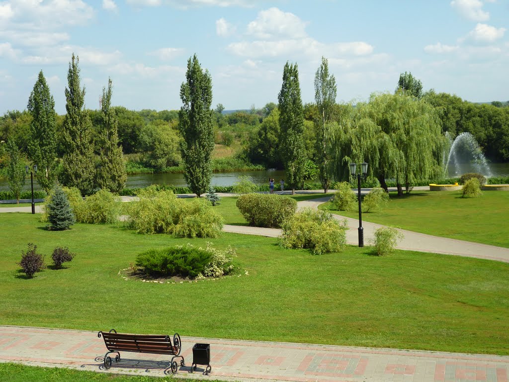 Вдоль реки