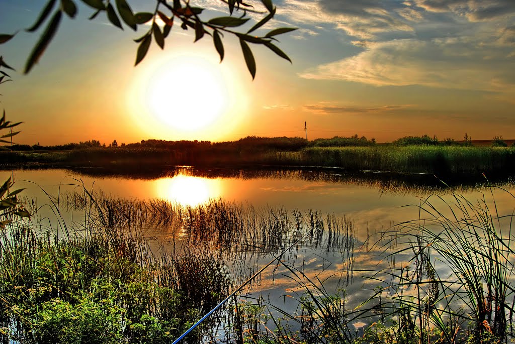 Закат на озере. Sunset on the lake.