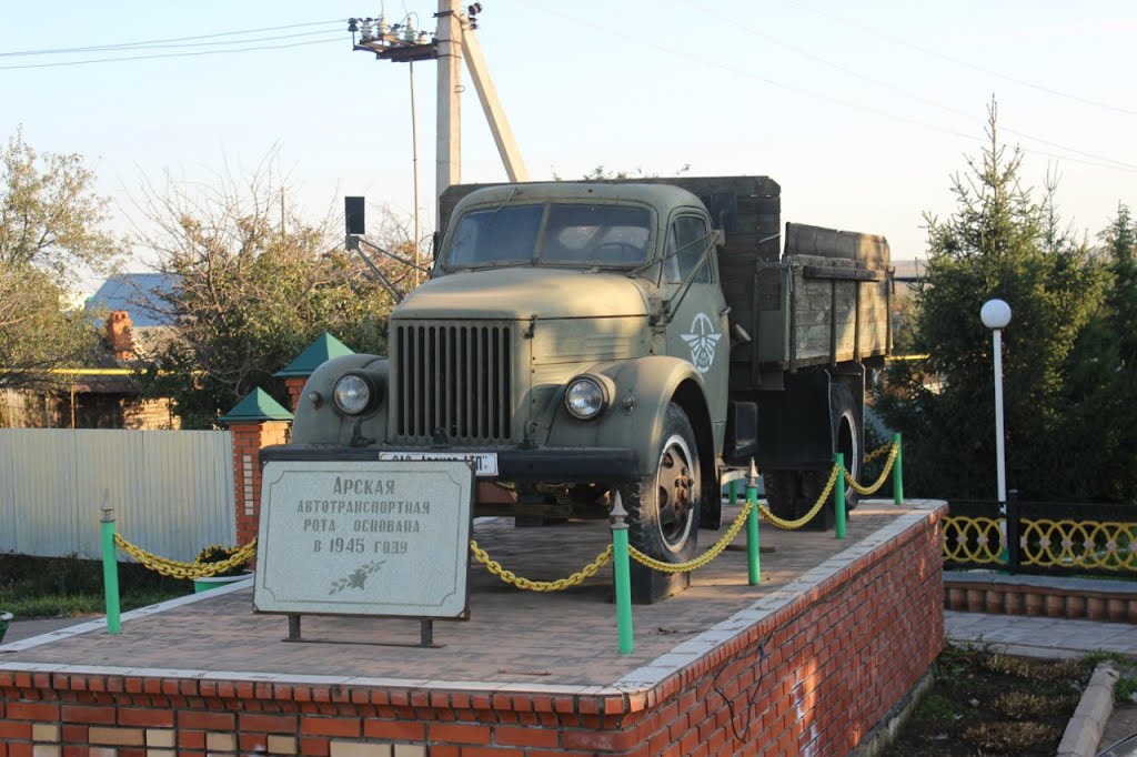 Памятник ГАЗу-51 возле арского АТП.