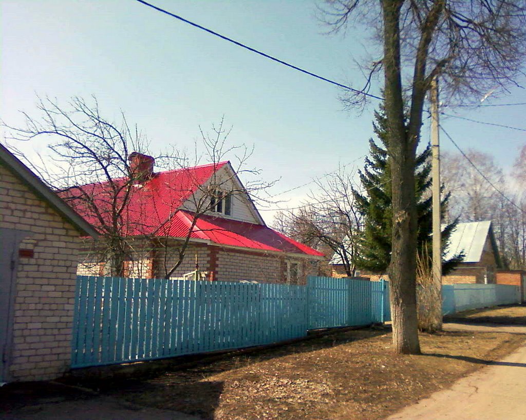 Дом на улице. Весна