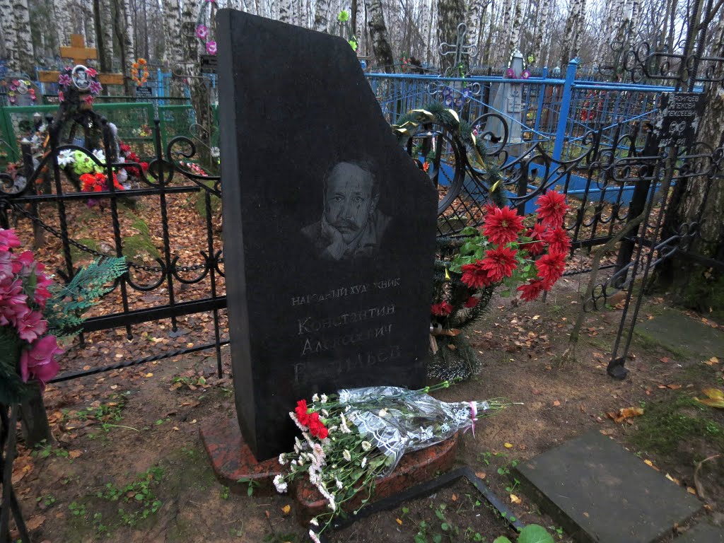 Могила художника Константина Васильева ( http://ru.wikipedia.org/wiki/Константин_Васильев )