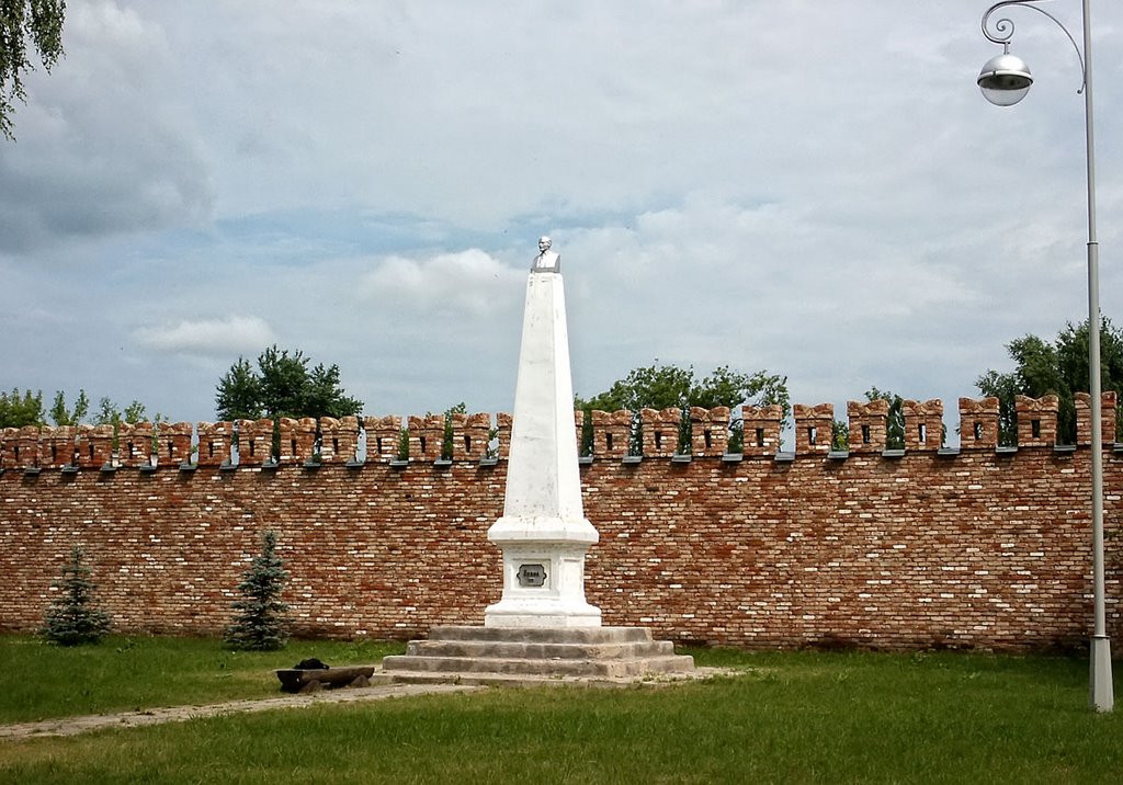 Ленин и Кремлевская стена в Елабуге