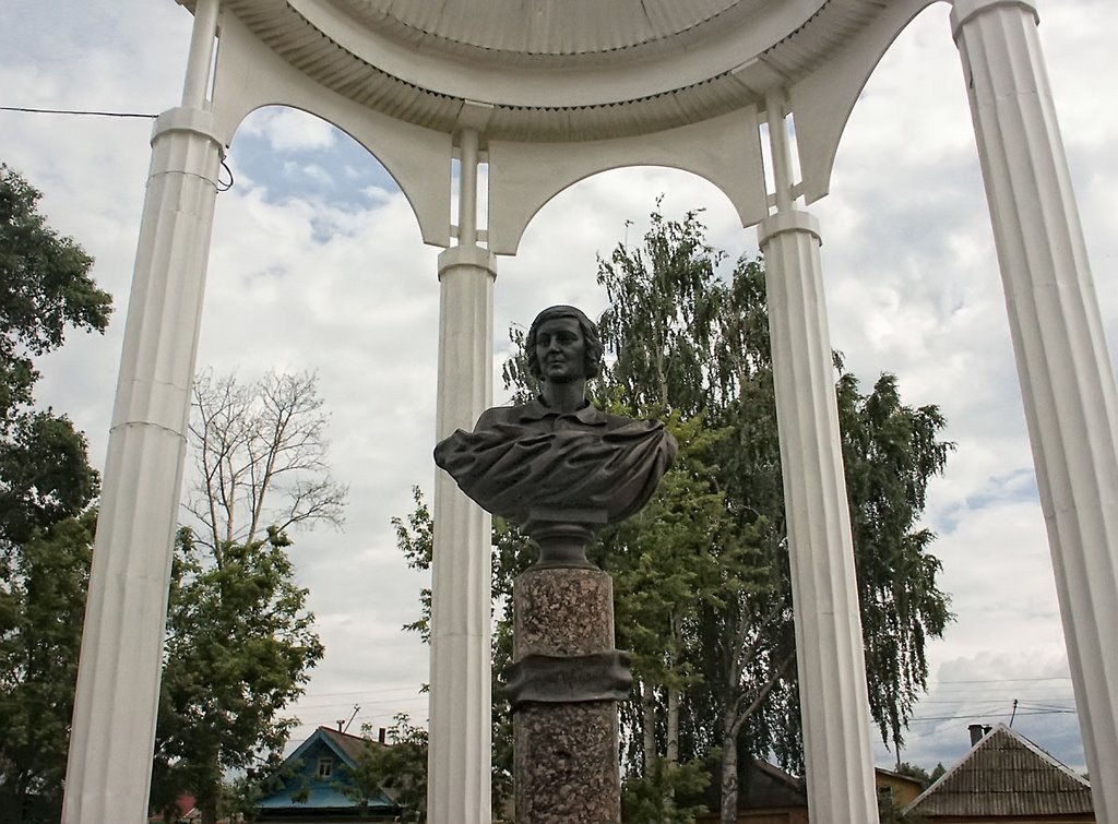 Памятник М.Цветаевой в Елабуге