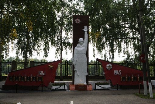 вечный огонь на территории суворовского училища