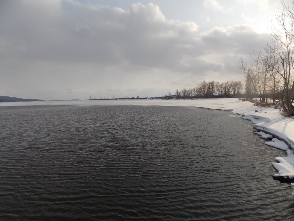 вид на пляж и лодочную станцию
