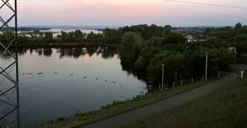вид на устье Свияги с моста через Волгу