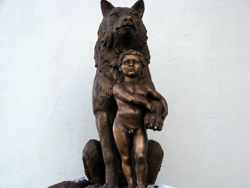 странная статуя