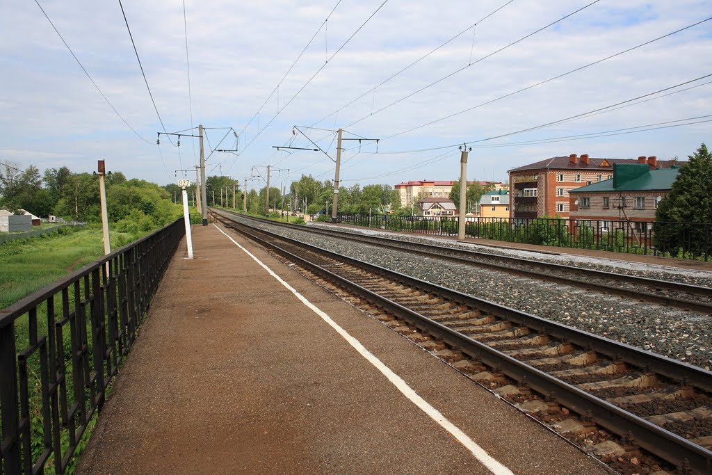 Остановочный пункт Братьев Комаровых, пос. Кукмор. Фото сделано 22.06.2011, время 10:49