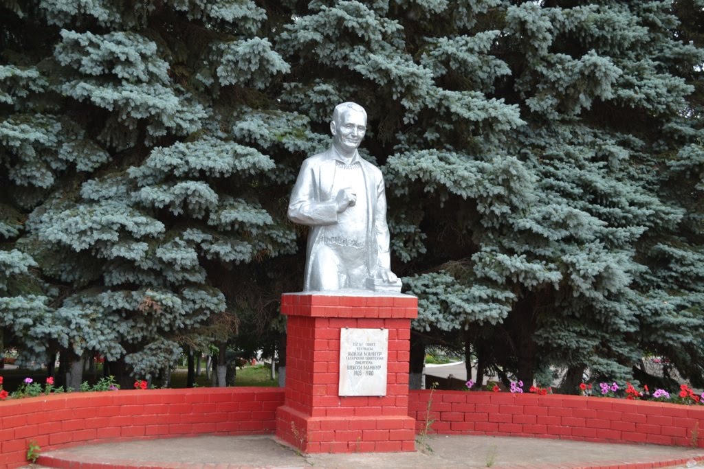 Мамадыш, памятник писателю Шейхи Маннуру