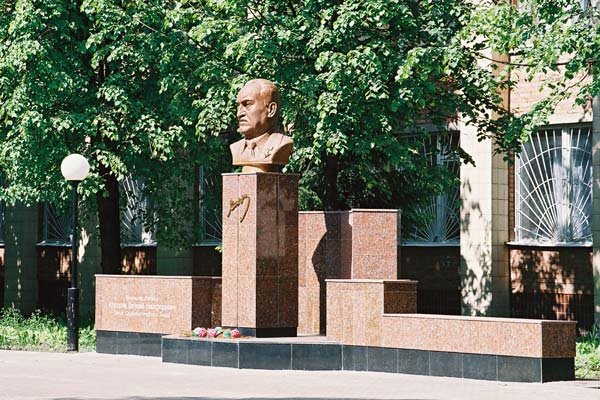 Памятник Королева Е. Н.