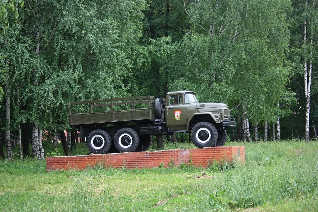 Тетюши-памятник машине местного ДОСААФа