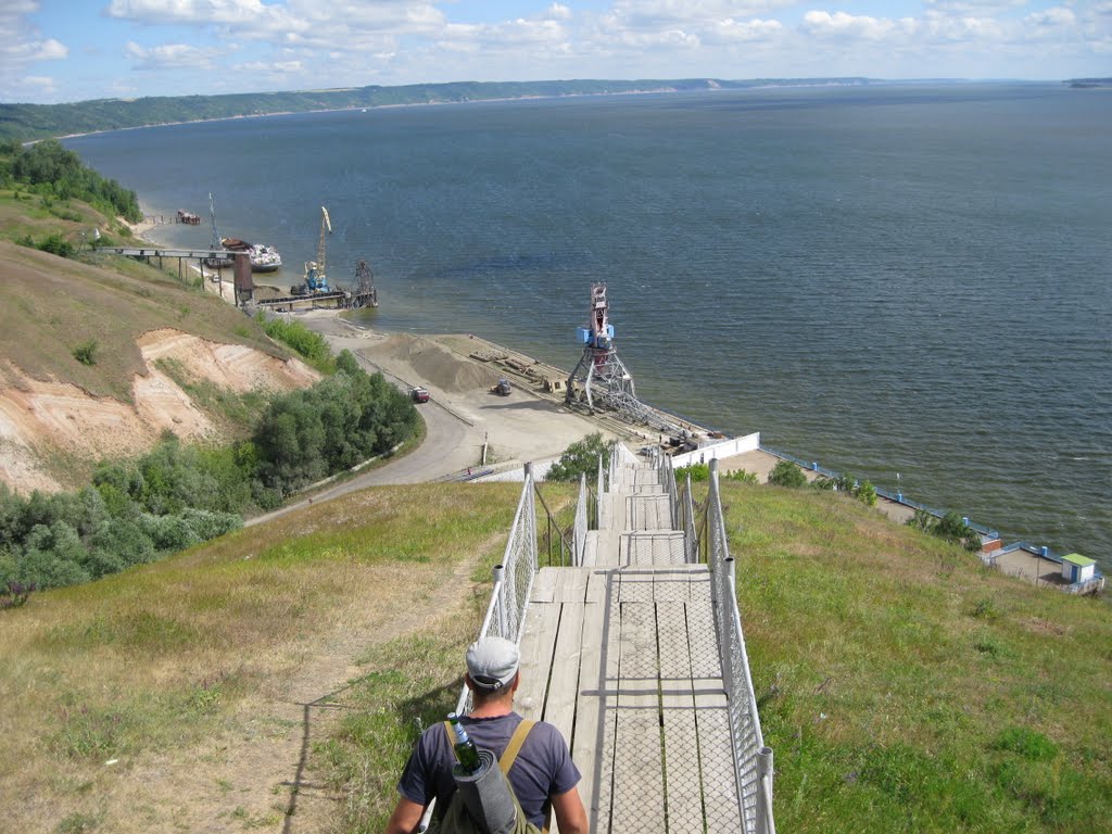 Лестница. Спуск к причалу.