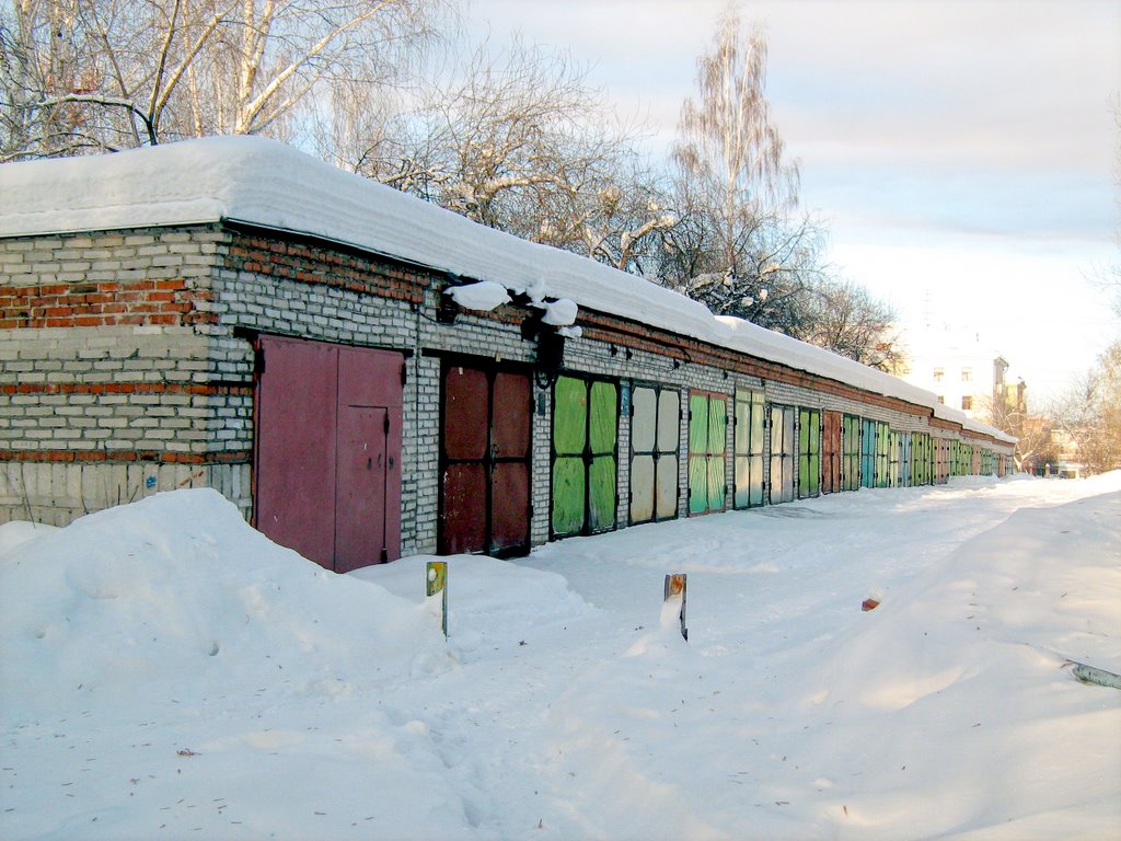 Гаражи между Ленина 20 и Коммунистический 20