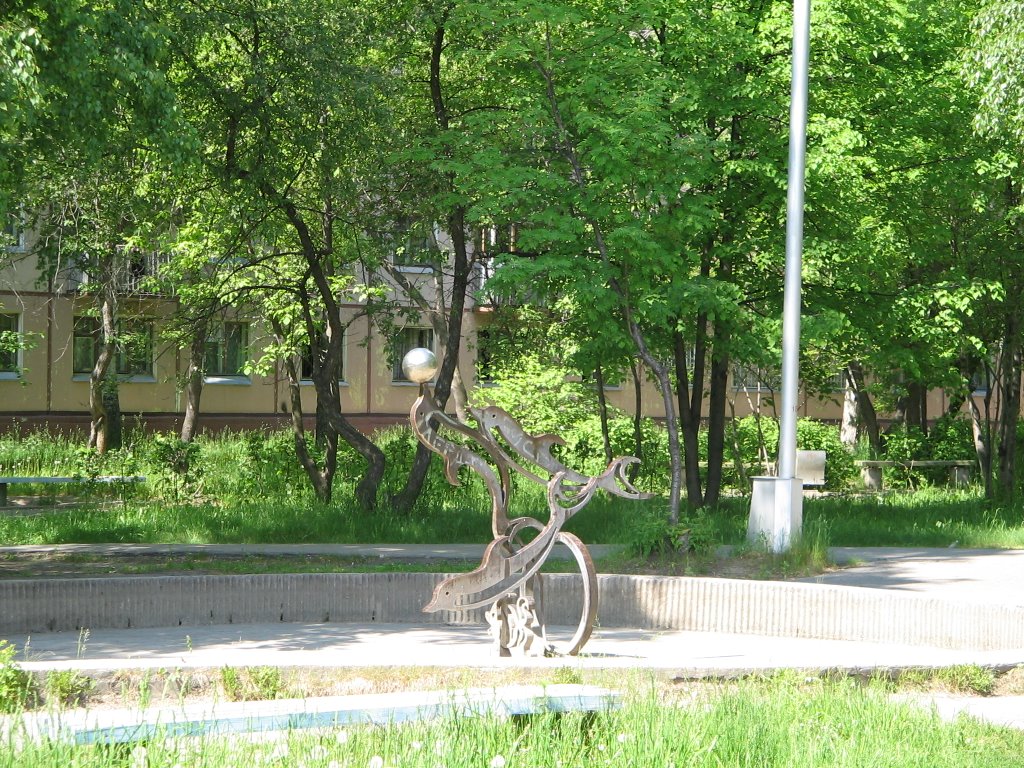 Fountain near theatre  Our World  (Fantan vozle teatra Nash Mir)