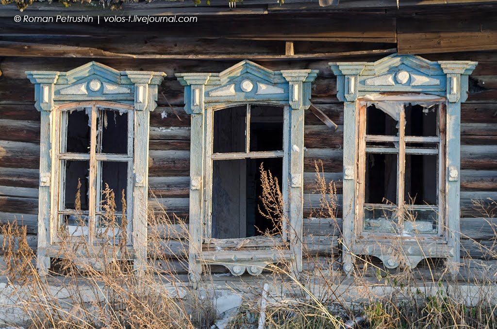 Деревянный дом в с.Александровское (ноябрь 2013г.)