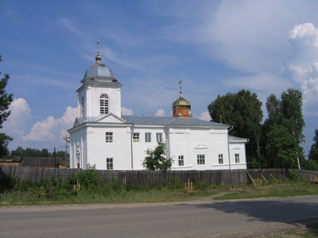 Белокаменная церковь.