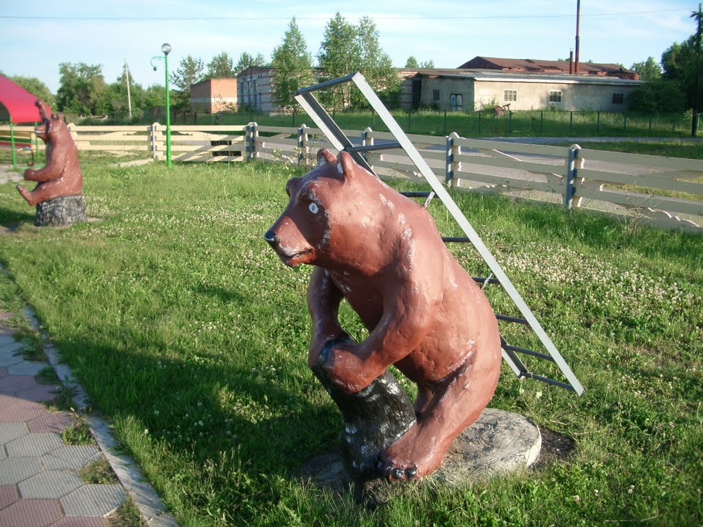Медведь с лестницей