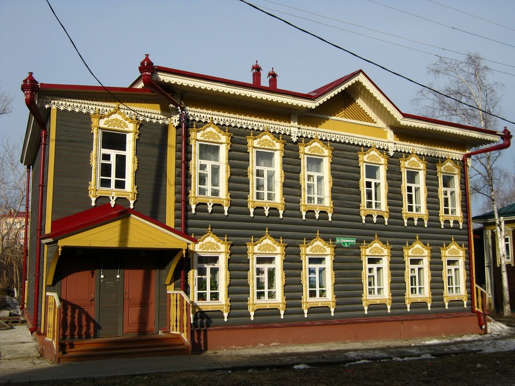 Деревянная архитектура Томска. ул.Дзержинского 5 (апрель 2011г.)