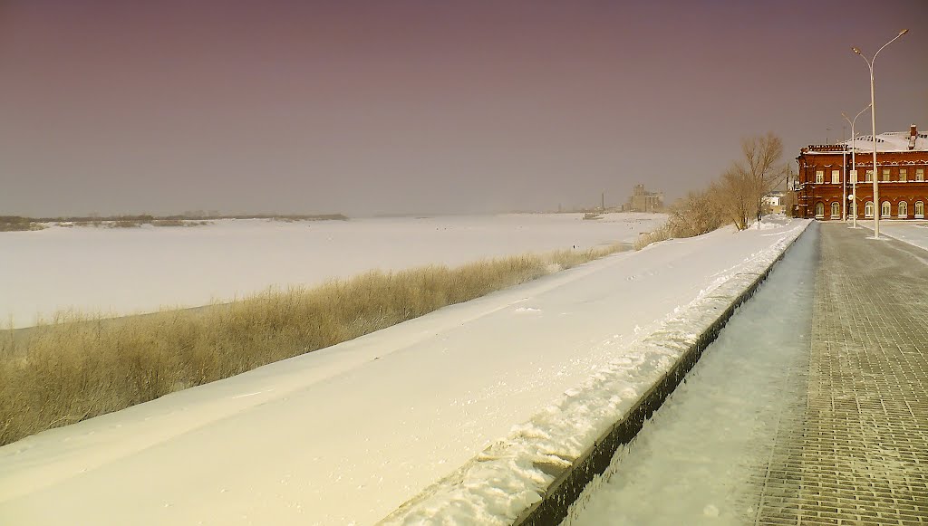 Tom river emb near Lenin Square, Tomsk city, January / Набережная Томи у площади Ленина, январь