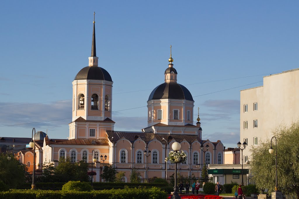 Собор в лучах заходящего солнца