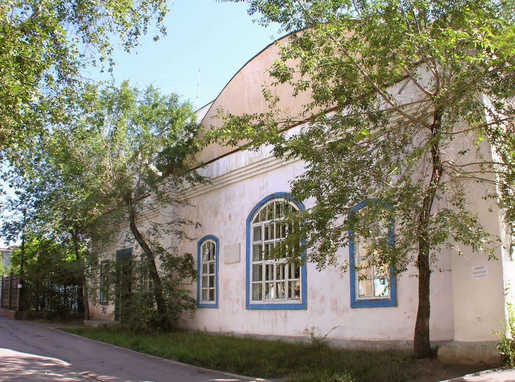 The first stone building in Kyzyl (1925) - the first power plant
