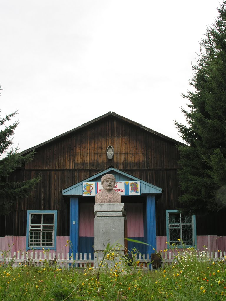 Monument to Lenin in Ust-Buren