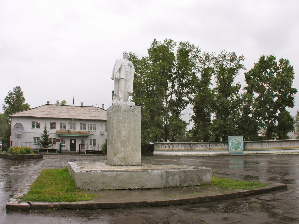 Monument to Lenin in Turan