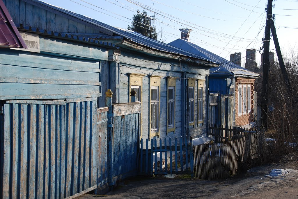 Старинная застройка на улице Белославского.
