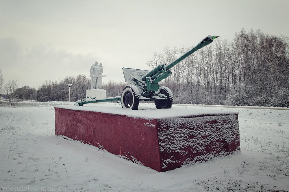 Пушка рядом с Курганом славы