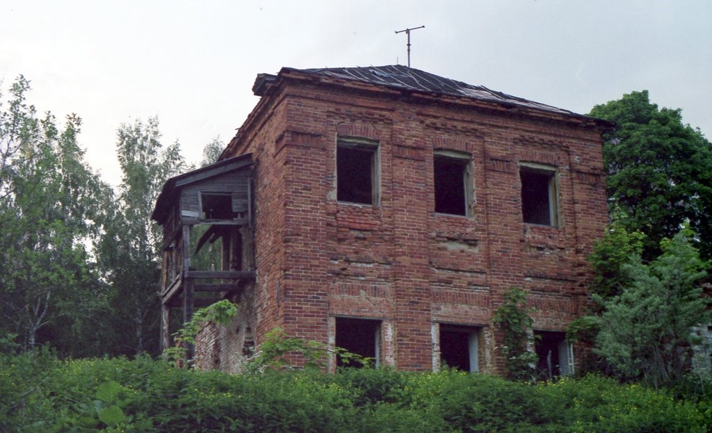 Остатки красного дома