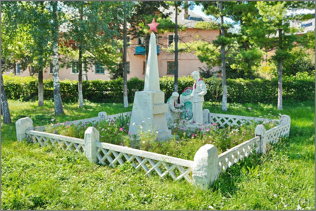 Богородицк. Памятник павшим коммунарам в борьбе за Советскую власть 1918-1926 годов.