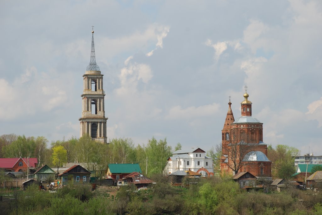 Венёв. Центральная группа построек: Богоявленская церковь, каменные палаты, Никольская колокольня.