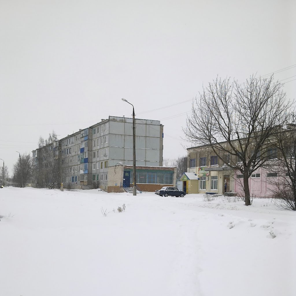 Возле гостиницы