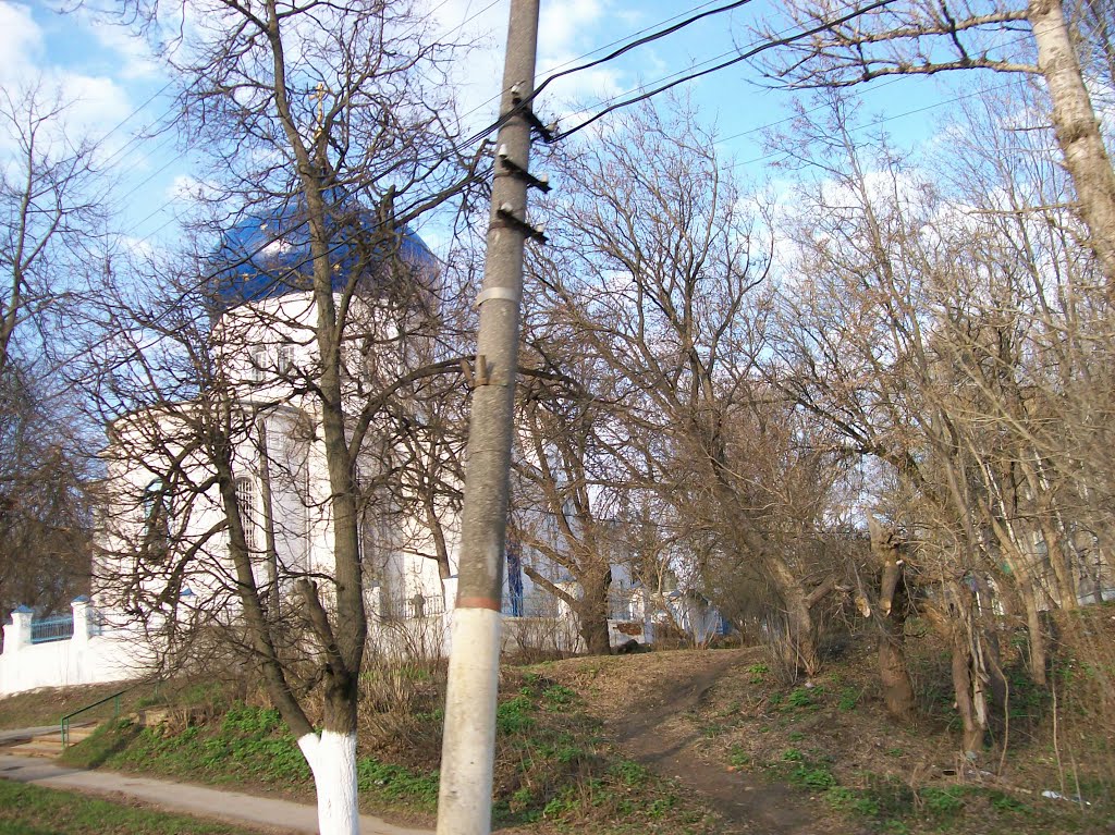 Плавск. У церкви