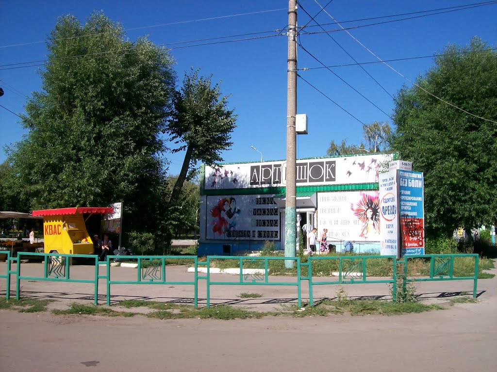 Угол Беклемищева и Октябрьской