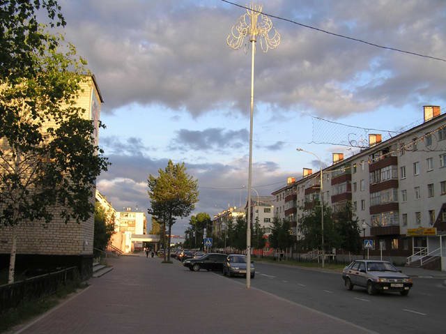 Улица Центральная (слева ресторан).