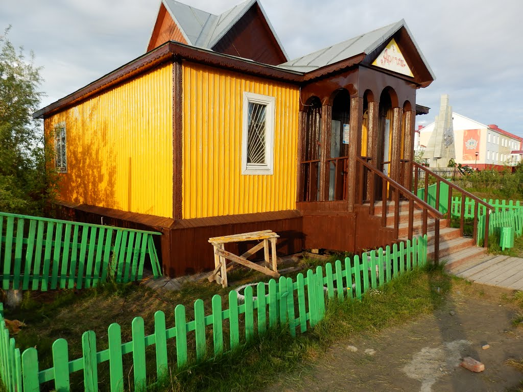 Serhat Karamuk Aksarka Magazin market Акса́рка посёлок, центр Приуральского районаYamalo-Nenets Autonomous Okrug Priuralsky District